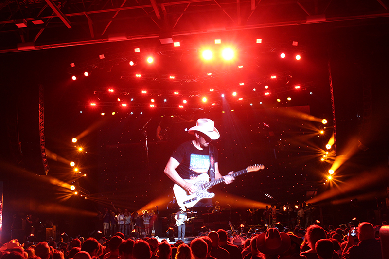 Brad Paisley in St. Louis. Photo by Kevin M. Mitchell