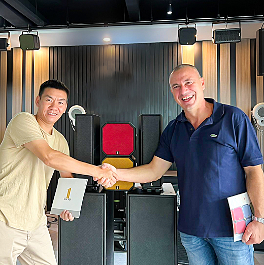 Nguyen Duc Cuong of Sonos Libra Vietnam and 1-Sound’s Leo Dani