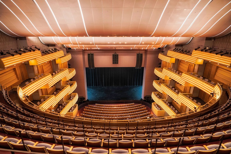 Seating 2,255 patrons, Overture Hall’s L-Acoustics system provides a uniform audio experience “even in the farthest seats from the stage” (c) Jay Baumgardner